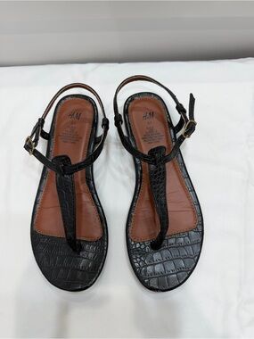H&M Black Croc-Embossed T-Strap Sandals with Brown Footbed - Size 6/6.5 EU 37
